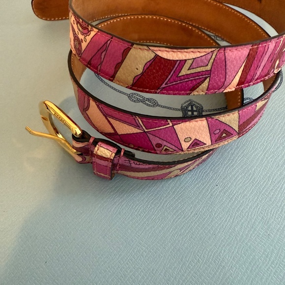 New leather Emilio Pucci belt